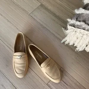 CHANEL ローファー25s ベージュ CHANEL | Shoes | Chanel Beige Lambskin Loafers | Poshmark